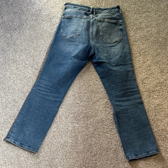 Good American Straight Jeans in Deep Blue - Picture 4 of 4